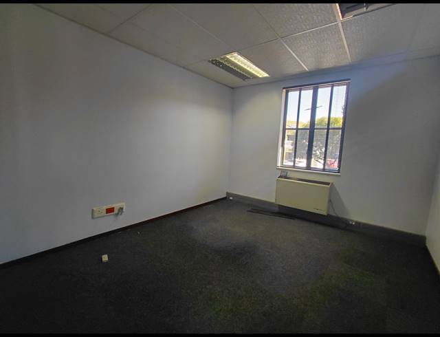 174M² OFFICE TO LET IN BRYANSTON